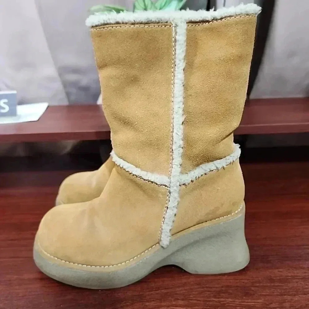 Y2K Sherpa and Suede boots. Size 7 5 - Picture 10 of 12